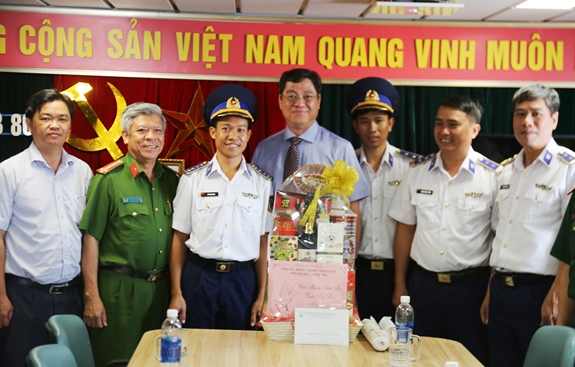 Các cơ quan thăm, chúc Tết tàu CSB 8001, Bộ tư lệnh Vùng CSB3.